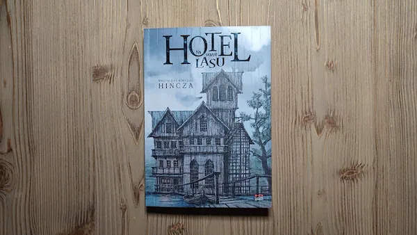 Hotel na skraju lasu. Magdalena & Michał Hińcza. Recenzja komiksu
